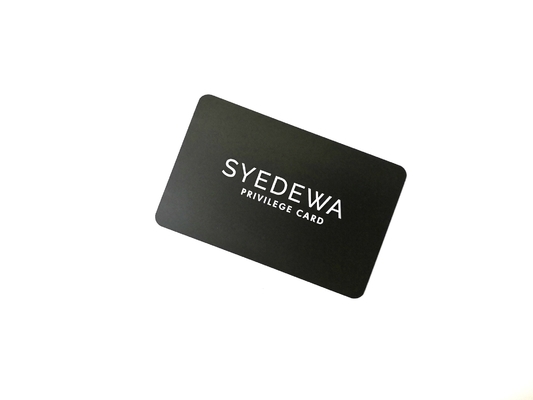 بطاقة عضوية معدنية سوداء غير لامعة بالشاشة الحريرية طباعة الشعار الأبيض